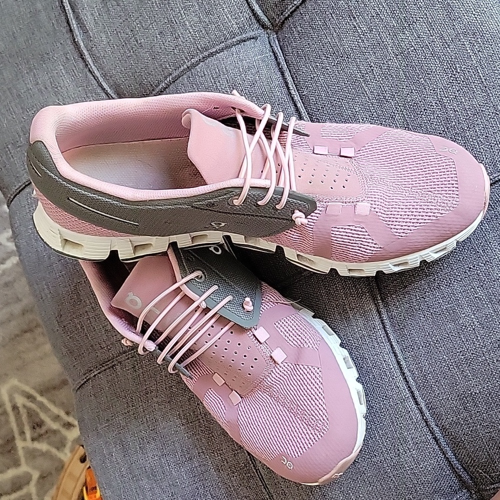 On Clouds womens